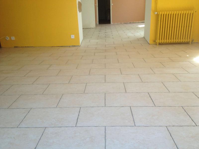 carrelage-maison-murs-jaunes