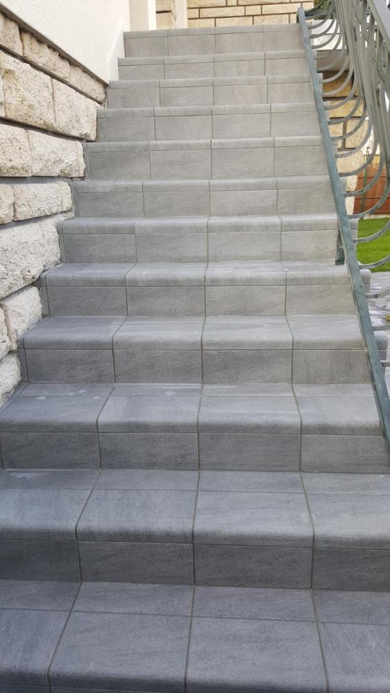 escalier-carrelage-gris